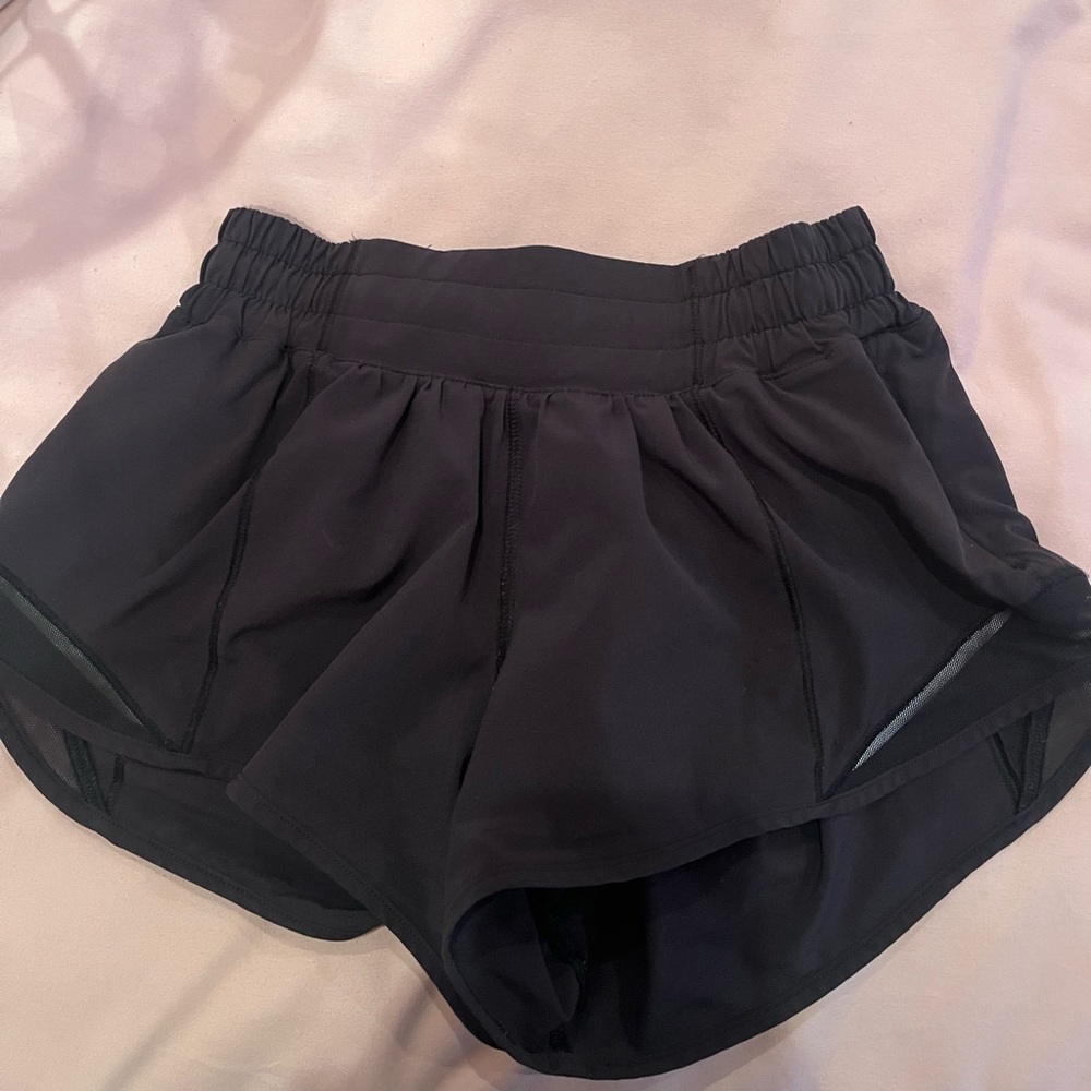 black lululemon size 2 2.5 inch hottie hots